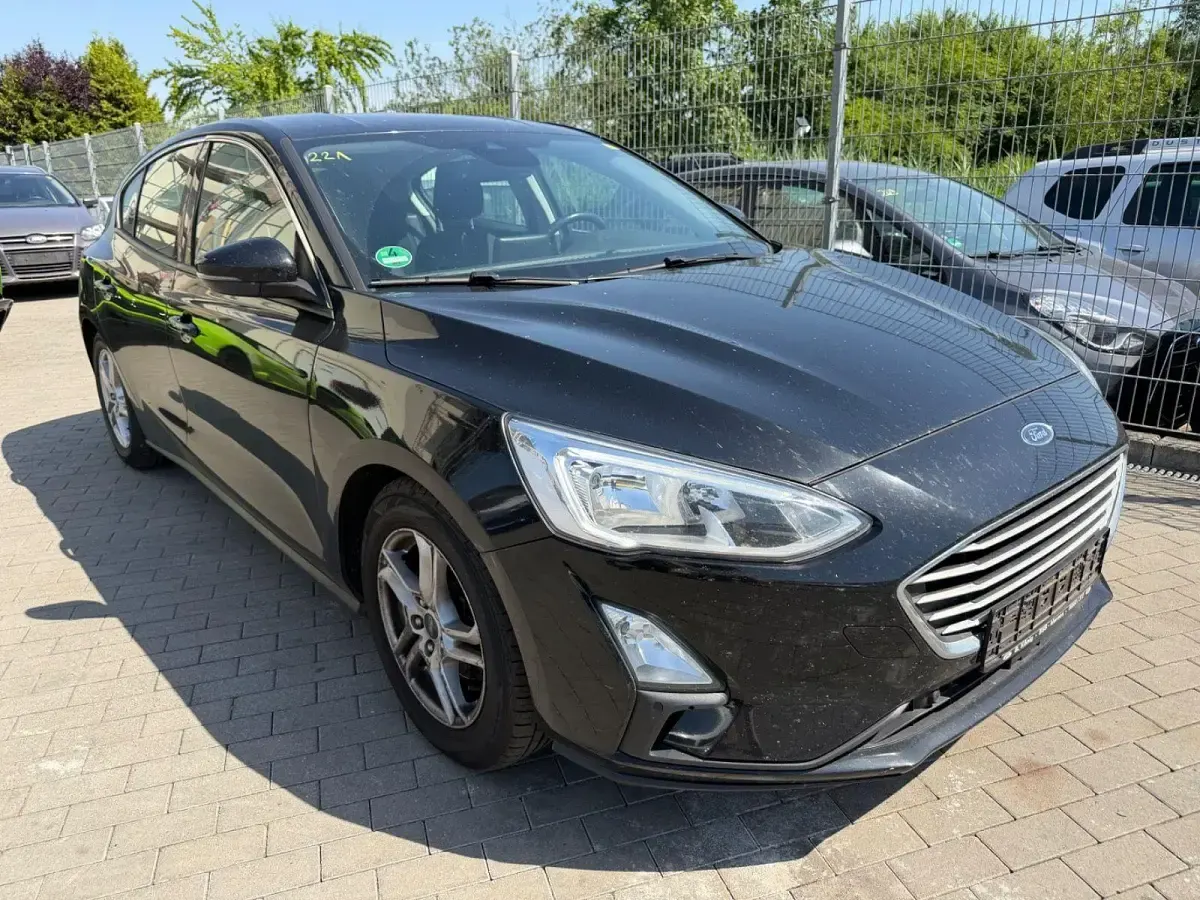 Gebraucht Ford Focus Cool & Connect 125 PS (91 kW) 2018 Schwarz Limousine