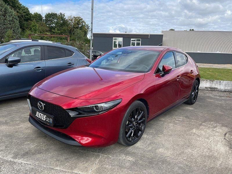 Magmarot Gebraucht 2021 Mazda 3 Limousine | 21.990 € (Etwas zu teuer) - Bild 1/4