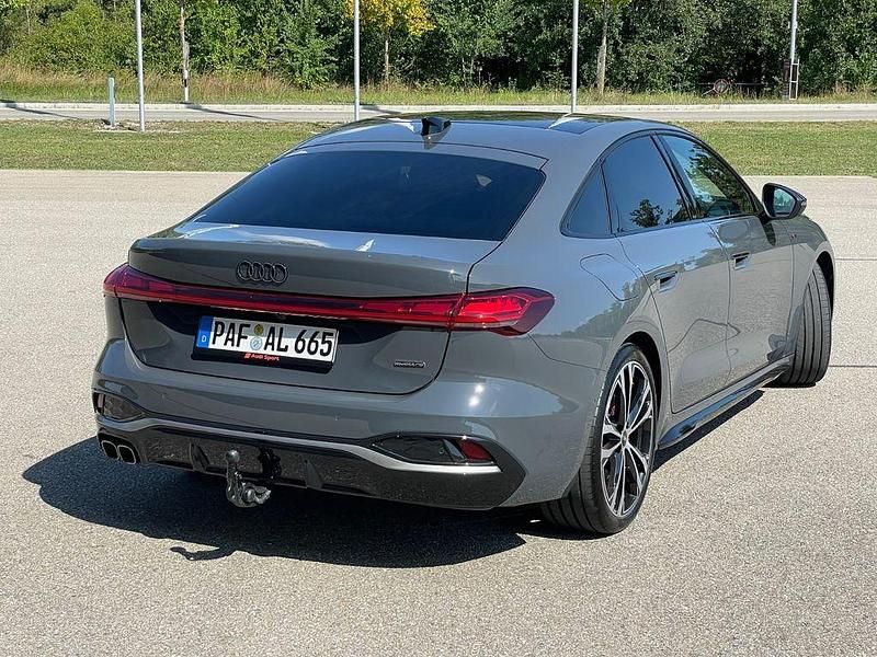 Gebraucht Audi A5 Ambiente 204 PS (150 kW) 2024 Grau Limousine