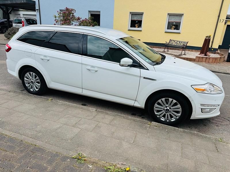 Usado Ford Mondeo Titanium 140 CV (102 kW) 2014 Blanco Familiar