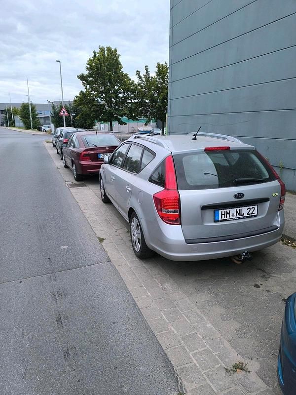 Silber Gebraucht 2010 Kia Ceed Kombi | 850 € (Superpreis) - Bild 1/4