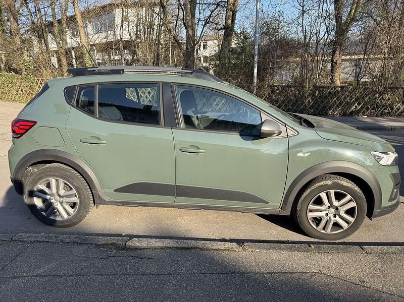 Gebraucht Dacia Sandero Expression 91 PS (66 kW) 2023 Grün Kleinwagen