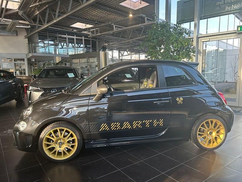 Gebraucht Abarth 695 179 PS (131 kW) 2024 Scorpione schwarz (metallic) Kleinwagen