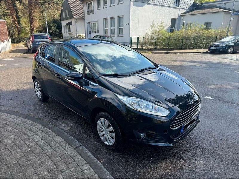 Gebraucht Ford Fiesta 101 PS (74 kW) 2014 Schwarz Kleinwagen