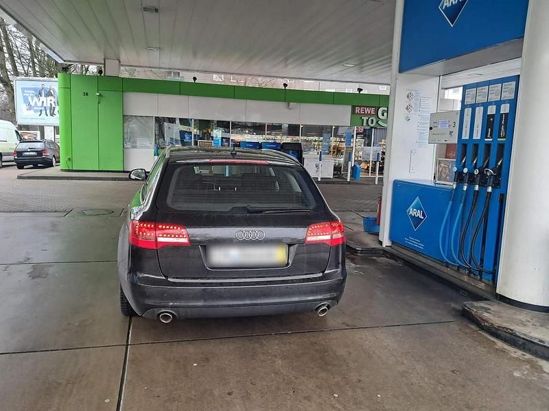 Schwarz Gebraucht 2011 Audi A6 Kombi | 4.800 € (Guter Preis) - Bild 1/4