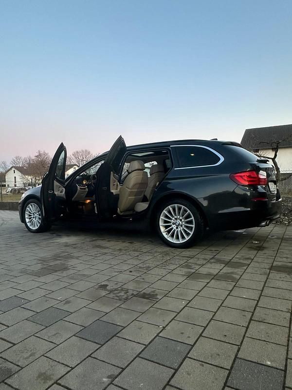 Gebraucht BMW 525 204 PS (150 kW) 2011 Grau Kombi