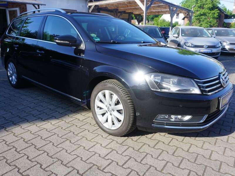 Deep black perleffekt Gebraucht 2013 VW Passat Comfortline Kombi | 10.999 € (Fairer Preis) - Bild 1/4