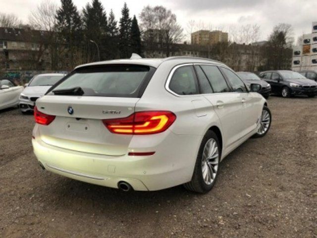 Gebraucht BMW 520 Luxury Line 190 PS (139 kW) 2020 Weiß metallic Kombi