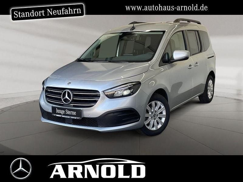 Helvinsilber Gebraucht 2024 Mercedes T180 Progressive Van / Kleinbus | 27.250 € (Guter Preis) - Bild 1/4