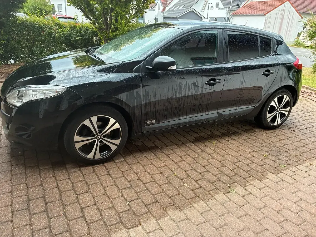 Gebraucht Renault Mégane 101 PS (74 kW) 2011 Schwarz Kleinwagen