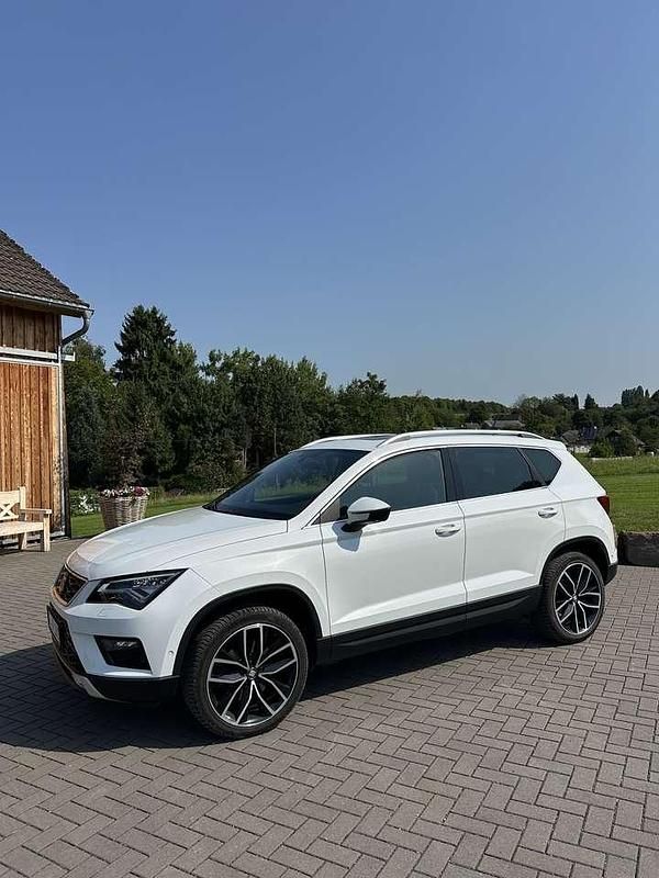 Weiß Gebraucht 2018 Seat Ateca 4Drive SUV | 21.900 € (Fairer Preis) - Bild 1/4