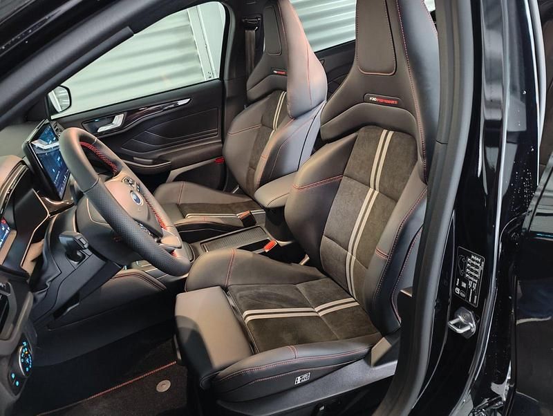 Gebraucht Ford Focus ST-Line X 155 PS (114 kW) 2025 Schwarz Kombi