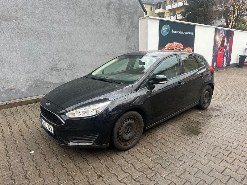 Gebraucht Ford Focus Trend 101 PS (74 kW) 2015 Schwarz Limousine