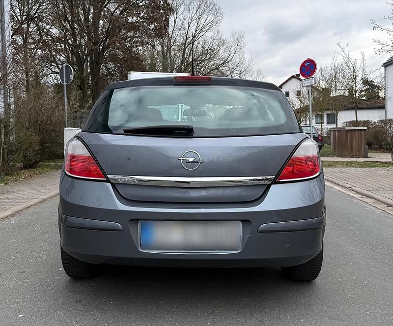 Gebraucht Opel Astra 105 PS (77 kW) 2007 Grau Limousine