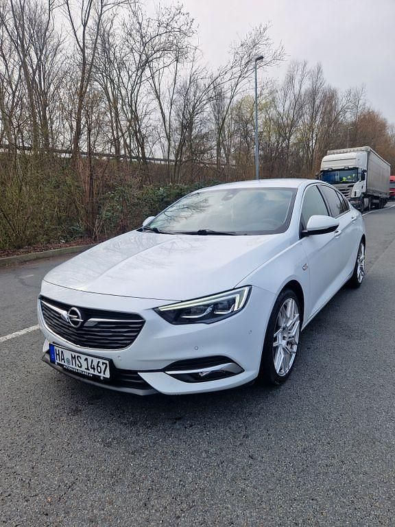 Weiß Gebraucht 2020 Opel Insignia Innovation Limousine | 19.499 € (Fairer Preis) - Bild 1/4