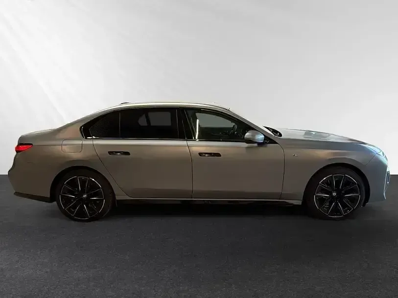 Gebraucht BMW i7 M Sport 400 kW (544 PS) 2022 Bmw individual frozen pure grey Limousine