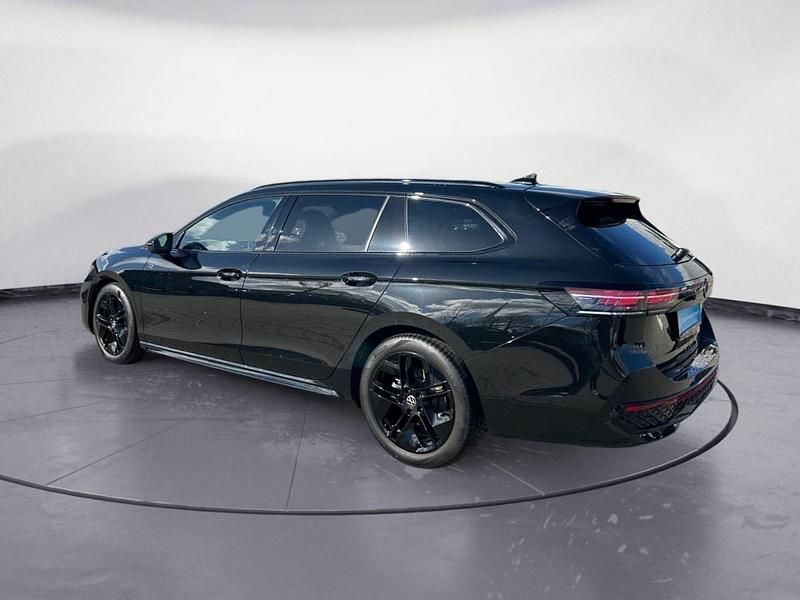 Gebraucht VW Passat R-line 150 PS (110 kW) 2025 Grenadillschwarz metallic Kombi
