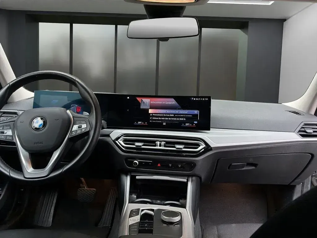 Gebraucht BMW 318 156 PS (114 kW) 2024 Grau Limousine