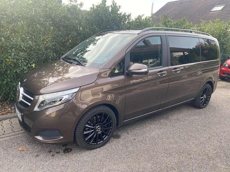 Braun Gebraucht 2015 Mercedes V250 Avantgarde Van / Kleinbus | 27.500 € (Guter Preis) - Bild 1/3