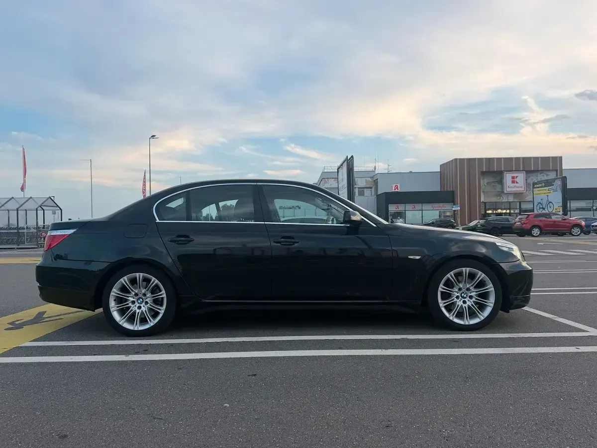 Gebraucht BMW 523 190 PS (139 kW) 2007 Schwarz Limousine