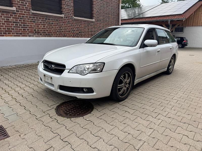 Weiß Gebraucht 2004 Subaru Legacy Kombi | 2.000 € - Bild 1/4