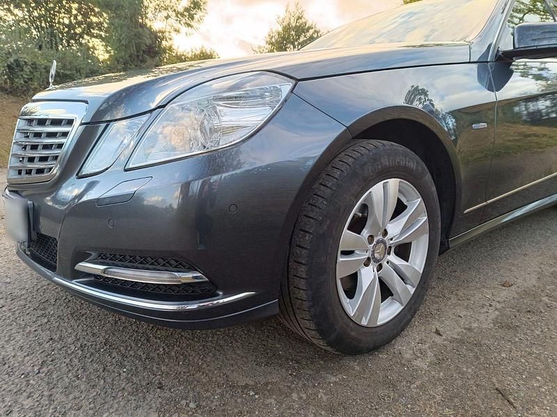 Gebraucht Mercedes E220 Elegance 170 PS (125 kW) 2011 Grau Kombi