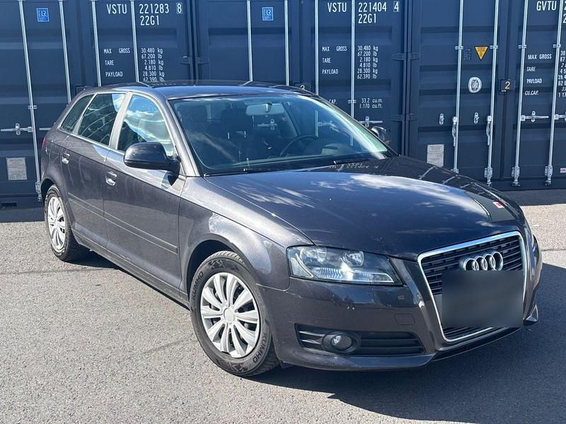 Grau Gebraucht 2010 Audi A3 Sportback Ambition Kombi | 6.200 € (Guter Preis) - Bild 1/4