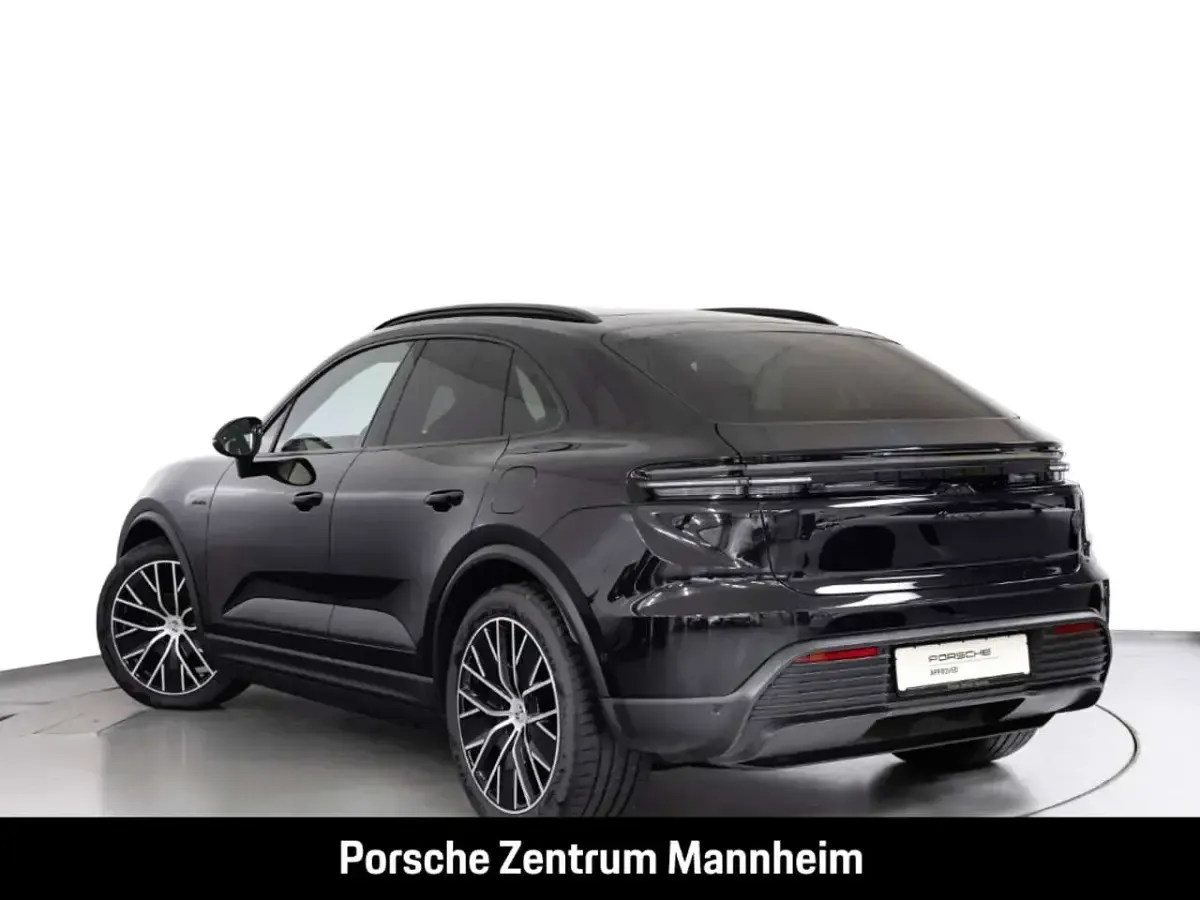 Gebraucht Porsche Macan 408 PS (300 kW) 2025 Tiefschwarzmetallic SUV