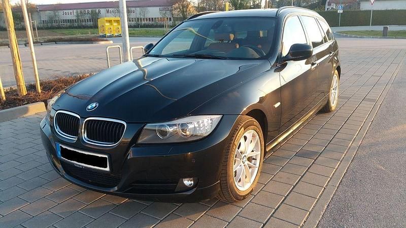 Gebraucht BMW 320 Sport Line 184 PS (135 kW) 2012 Schwarz Kombi