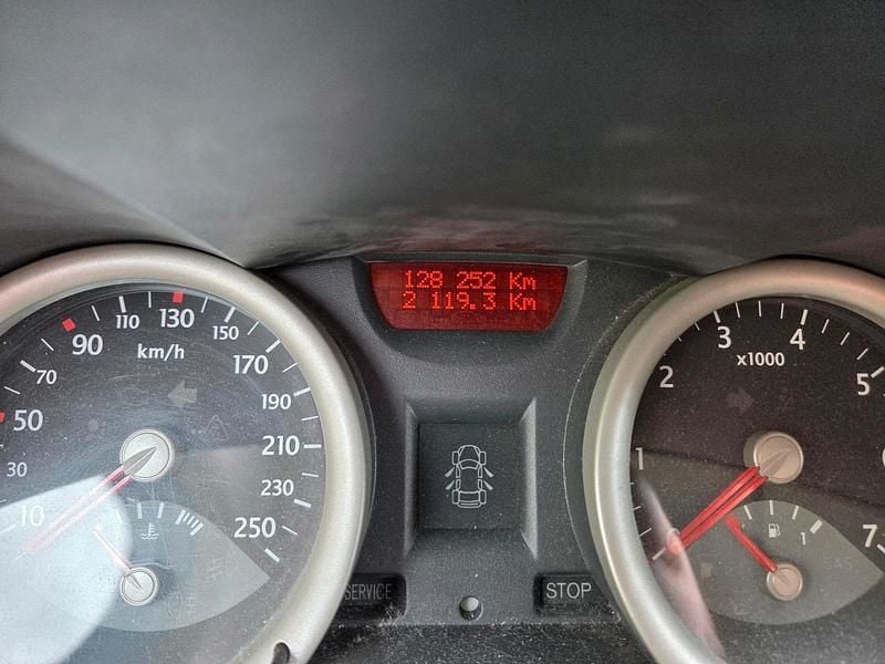 Rot Gebraucht 2003 Renault Mégane II Limousine | 600 € (Superpreis) - Bild 1/4