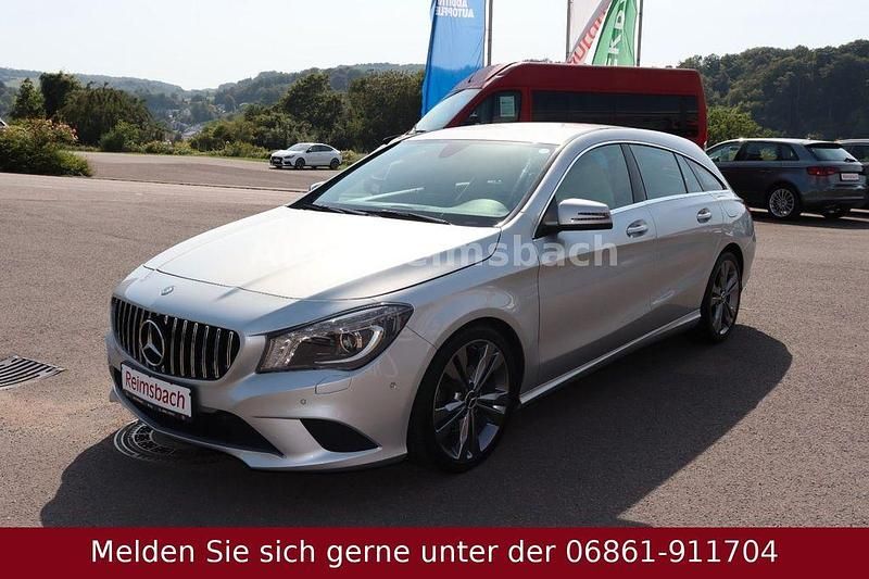 Silber Gebraucht 2016 Mercedes CLA200 Shooting Brake Kombi | 16.490 € (Guter Preis) - Bild 1/4