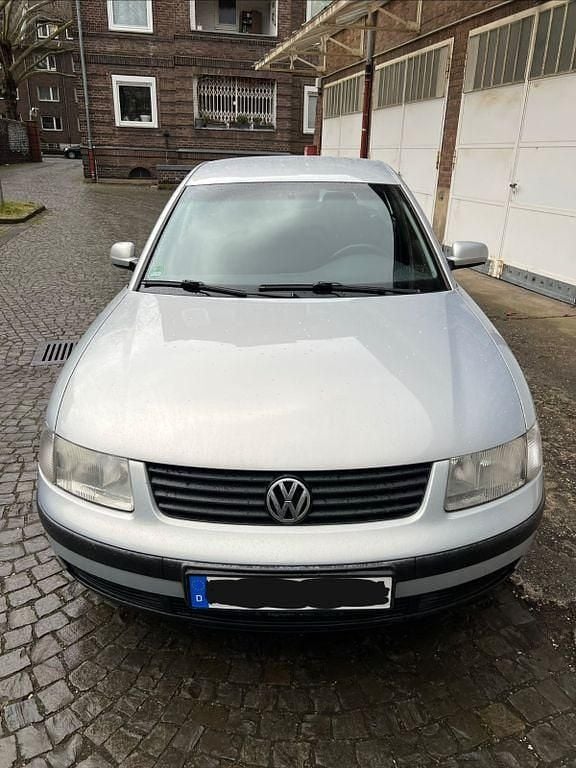 Gebraucht VW Passat Comfortline 101 PS (74 kW) 1998 Silber Limousine
