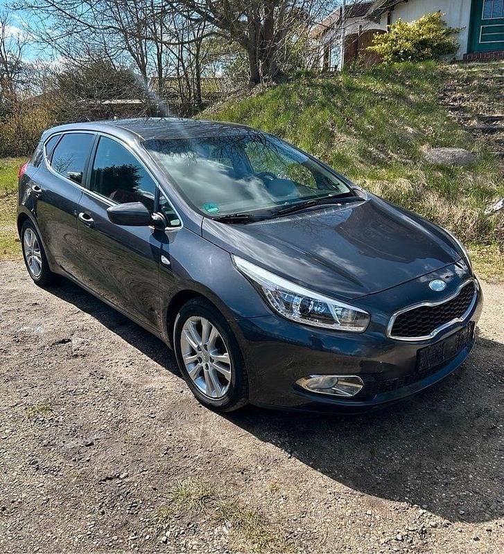 Gebraucht Kia Ceed 99 PS (72 kW) 2013 Grau Kleinwagen