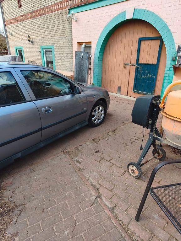 Używany Opel Astra Njoy 103 KM (75 kW) 2003 Srebrny Sedan/Limuzyna