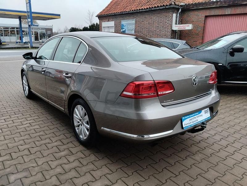 Gebraucht VW Passat Comfortline 122 PS (89 kW) 2013 Braun Limousine