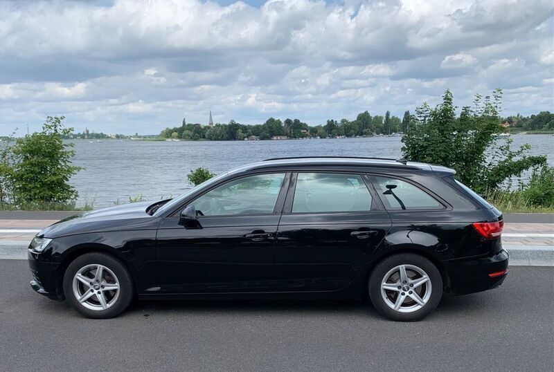 Schwarz Gebraucht 2018 Audi A4 Kombi | 16.700 € (Etwas zu teuer) - Bild 1/4