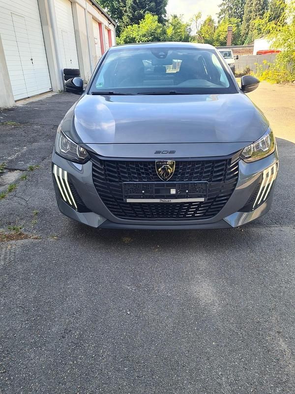 Grau Gebraucht 2024 Peugeot 208 Kleinwagen | 13.250 € - Bild 1/4