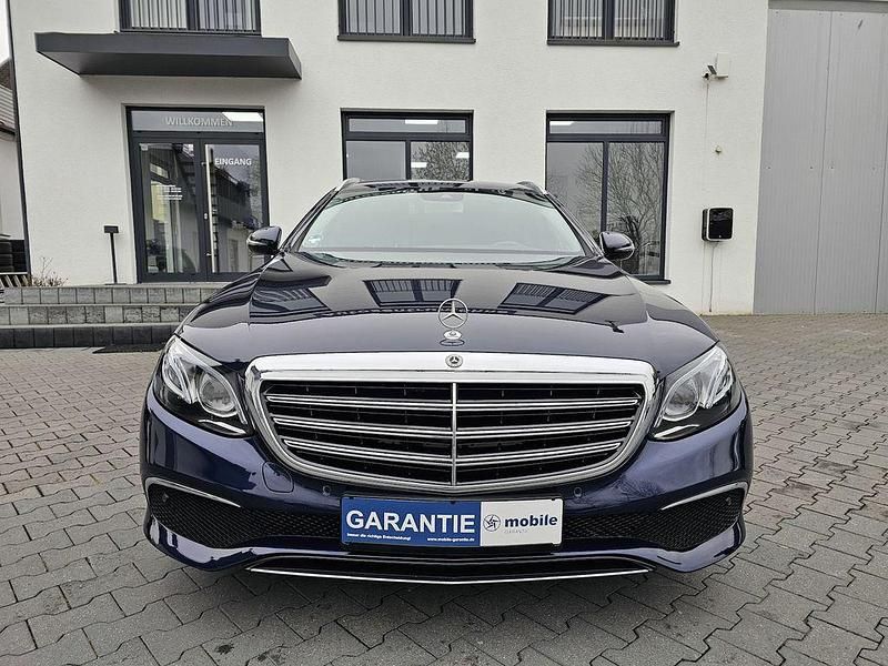 Gebraucht Mercedes E220 194 PS (142 kW) 2017 Blau Limousine