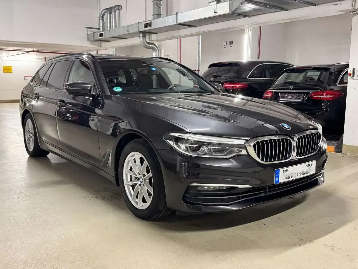 Gebraucht BMW 530 265 PS (194 kW) 2020 Sophistograu Kombi