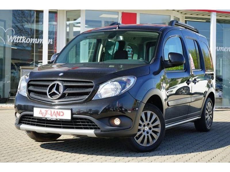 Gebraucht Mercedes Citan 111 116 PS (85 kW) 2019 Dravitschwarz metallic (metallic) Van