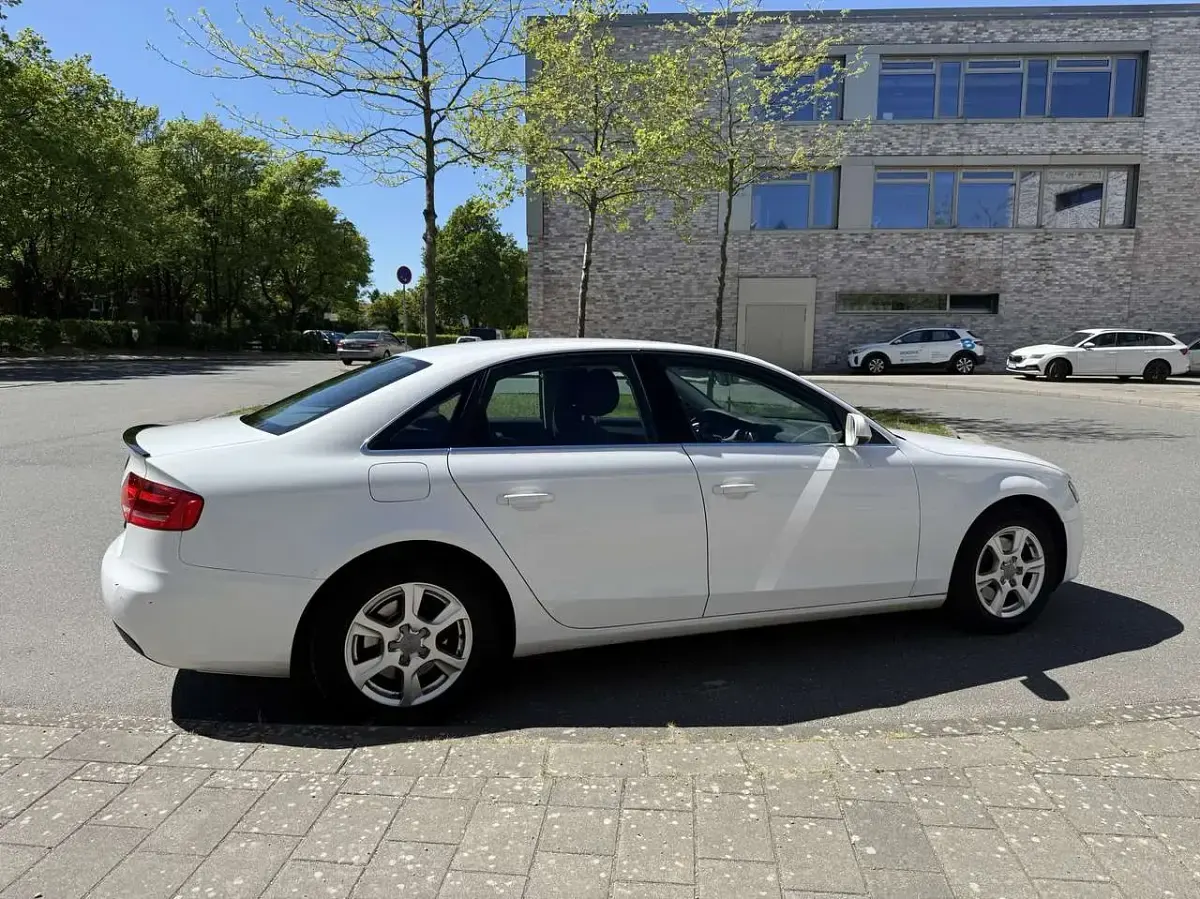 Gebraucht Audi A4 Attraction 120 PS (88 kW) 2010 Limousine