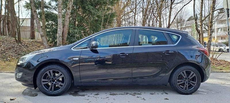 Gebraucht Opel Astra Sport 140 PS (102 kW) 2010 Schwarz Limousine