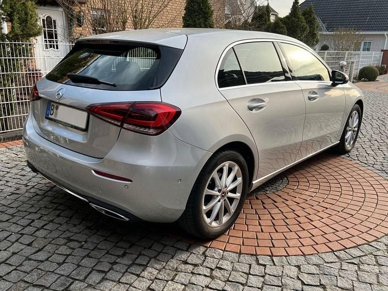 Gebraucht Mercedes A200 Progressive 163 PS (119 kW) 2020 Silber Limousine