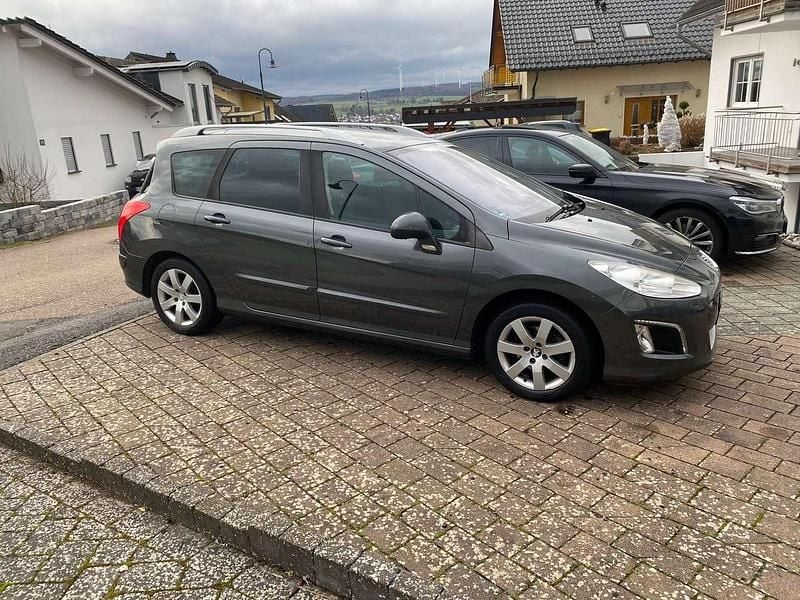 Gebraucht Peugeot 308 SW Family 120 PS (88 kW) 2012 Grau Kombi