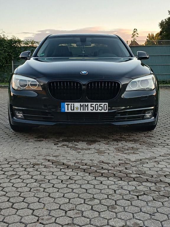 Schwarz Gebraucht 2013 BMW 730 Performance Limousine | 18.700 € (Fairer Preis) - Bild 1/4