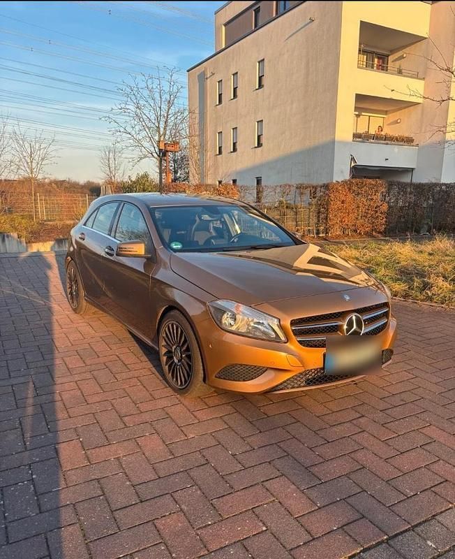 Gold Gebraucht 2012 Mercedes A180 Limousine | 6.500 € (Superpreis) - Bild 1/4