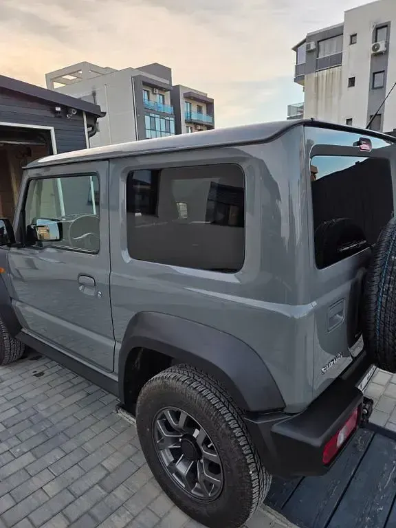 Gebraucht Suzuki Jimny 102 PS (75 kW) 2024 Grau SUV