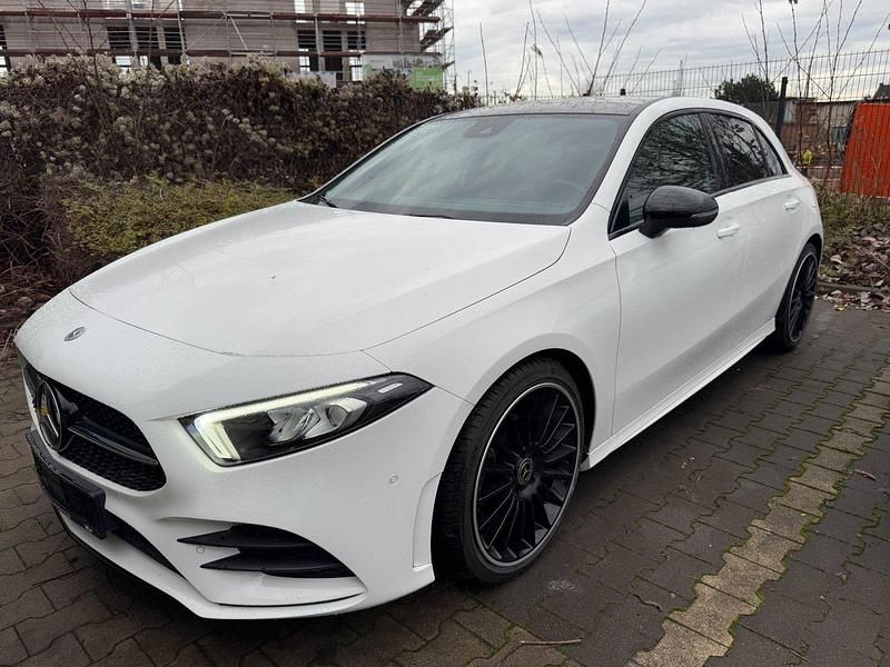 Weiß Gebraucht 2022 Mercedes A180 AMG line Limousine | 25.000 € (Superpreis) - Bild 1/4