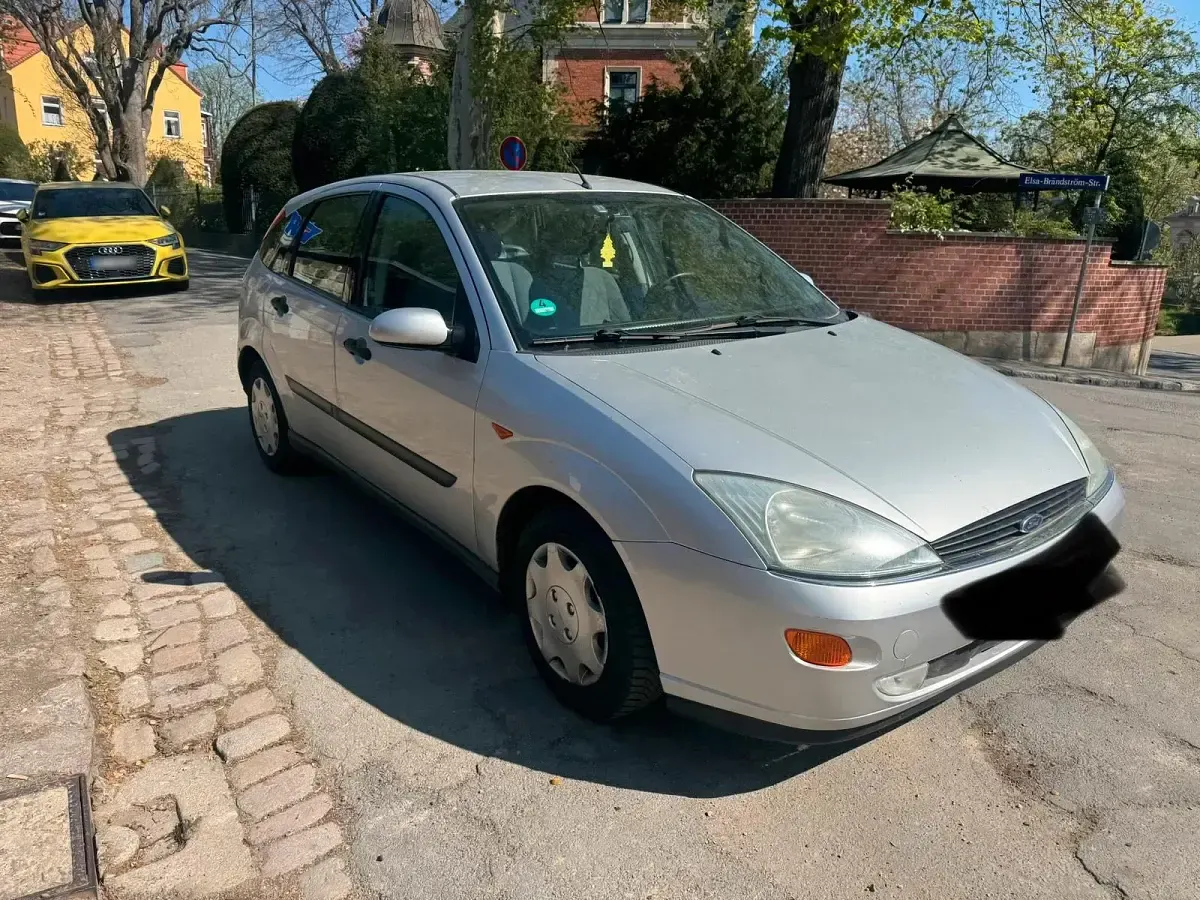 Second-hand Ford Focus 100 CP (73 kW) 1998 Argintiu Berlinǎ