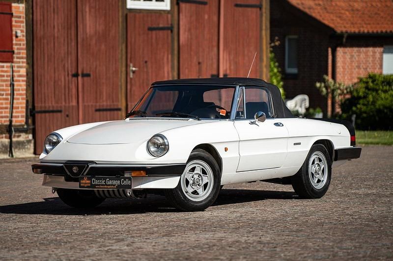 Weiß Gebraucht 1987 Alfa Romeo Spider Cabrio | 12.750 € - Bild 1/4